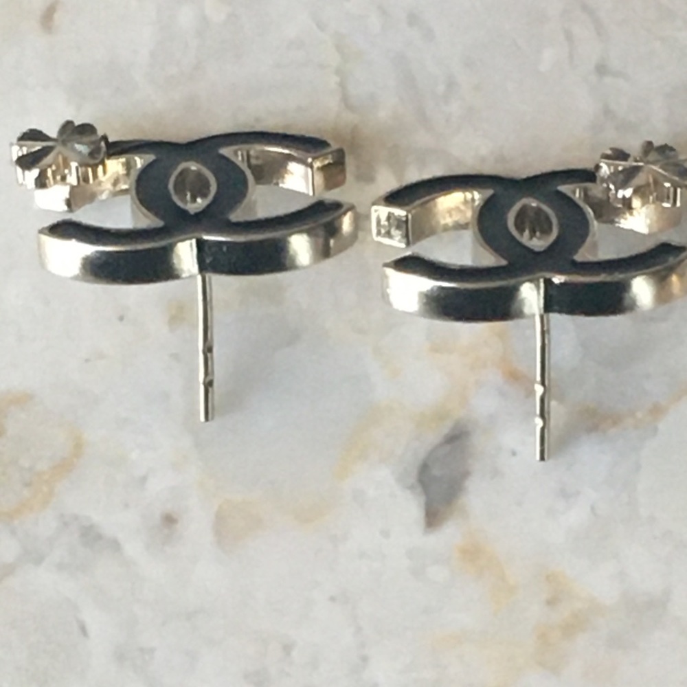 Chanel Large CC Earrings - Picture 6 of 7